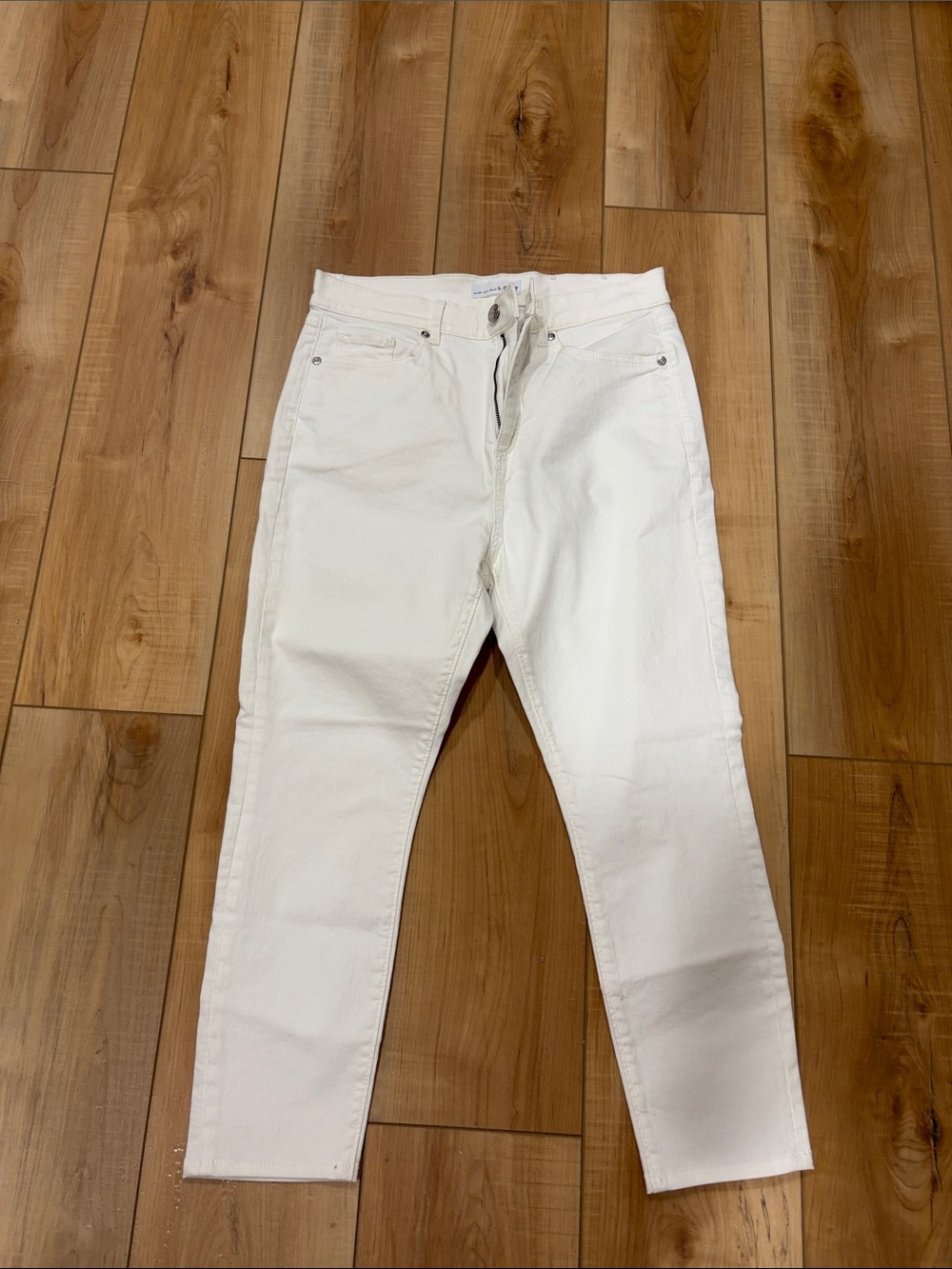 LOFT LADIES CROPPED JEAND SIZE 29 8 white